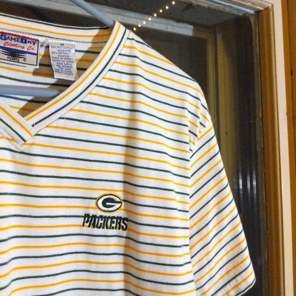 Vintage embroidered Green Bay Packers v-neck tee